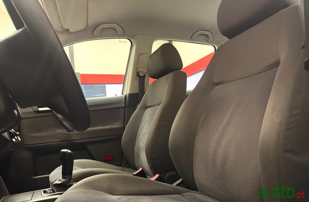 2007' Volkswagen Polo photo #6