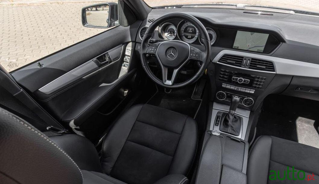 2013' Mercedes-Benz C-220 photo #6
