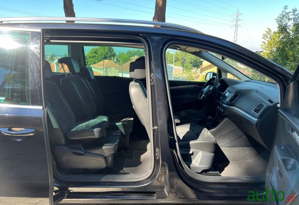 2012' Volkswagen Sharan photo #5