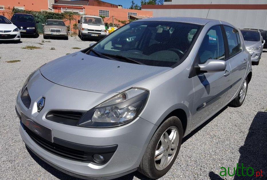 2006' Renault Clio photo #1