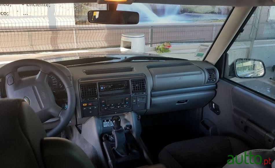 2001' Land Rover Discovery Td5 photo #1