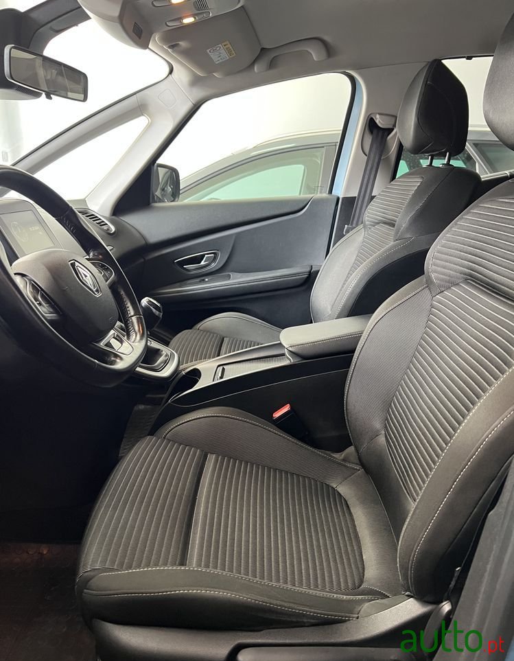 2017' Renault Grand Scenic photo #3