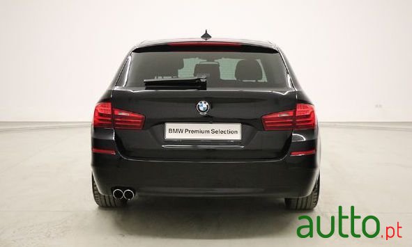 2015' BMW 520 photo #2