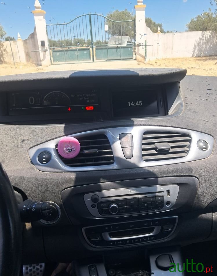 2014' Renault Scenic 1.2 Tce Sport Ss photo #2