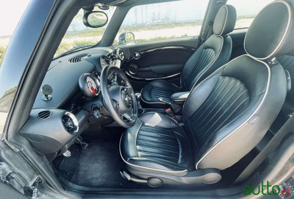 2012' MINI Cooper photo #6