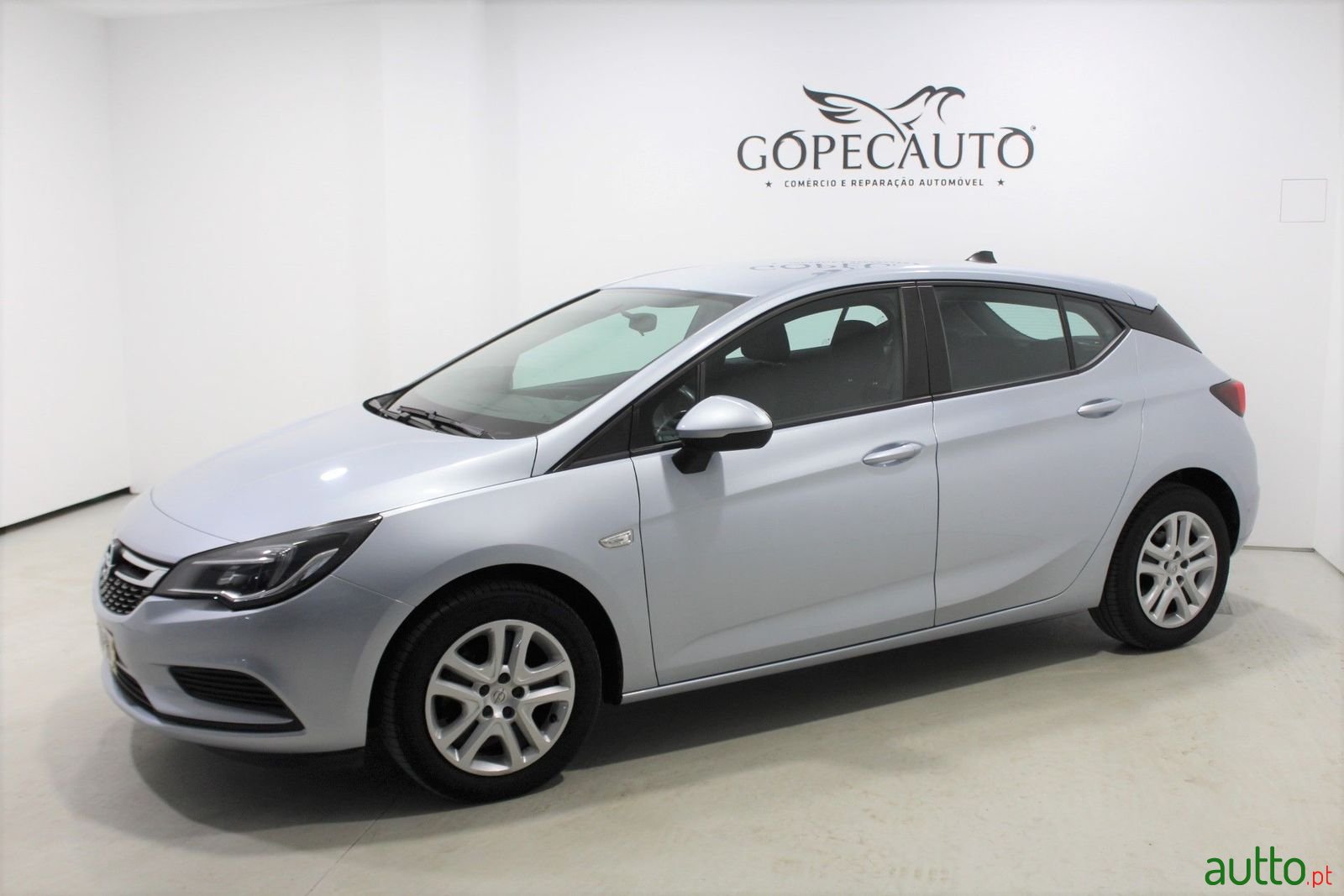 2017' Opel Astra photo #2