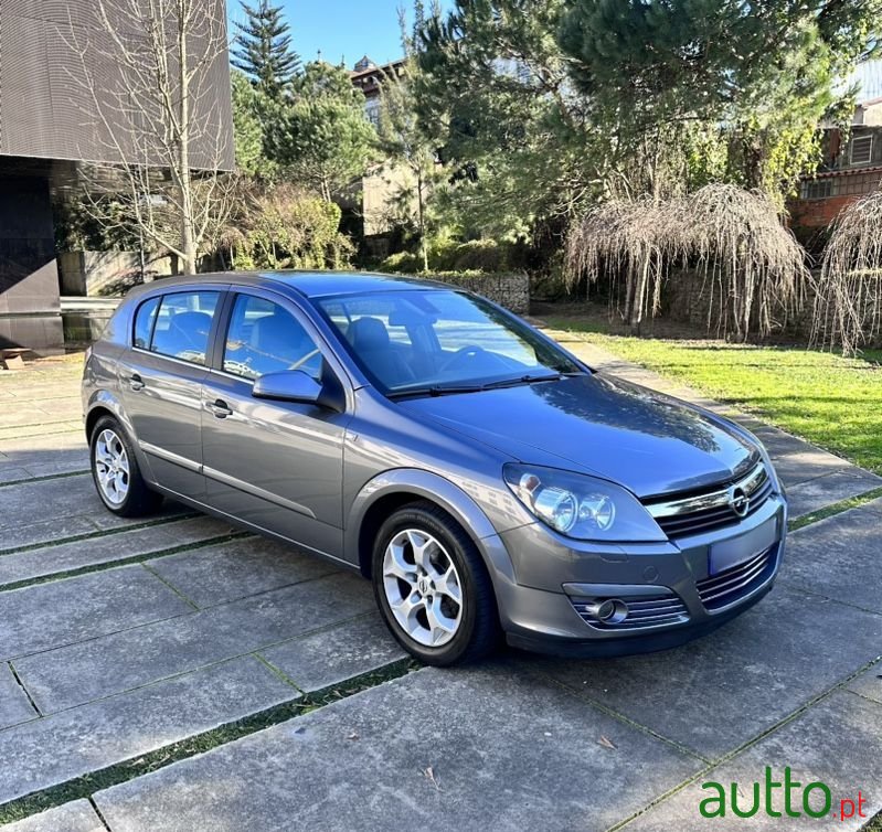 2006' Opel Astra photo #1