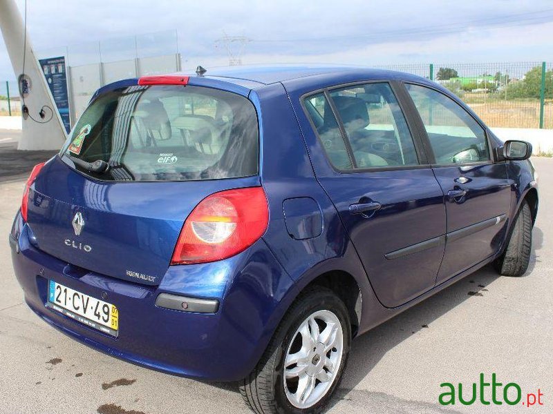 2007' Renault Clio Dynamique photo #2