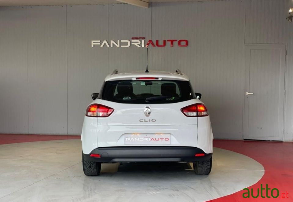 2017' Renault Clio Sport Tourer photo #6