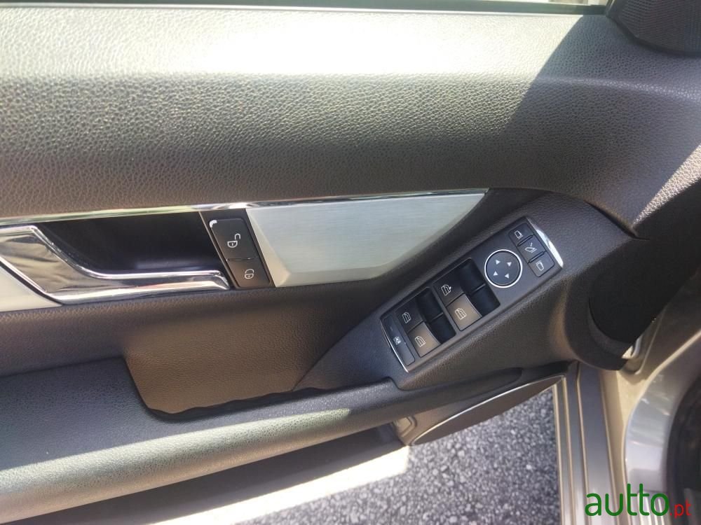 2008' Mercedes-Benz C-220 photo #5