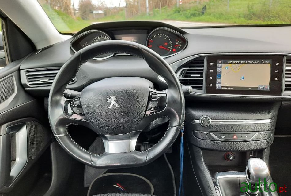 2013' Peugeot 308 photo #5