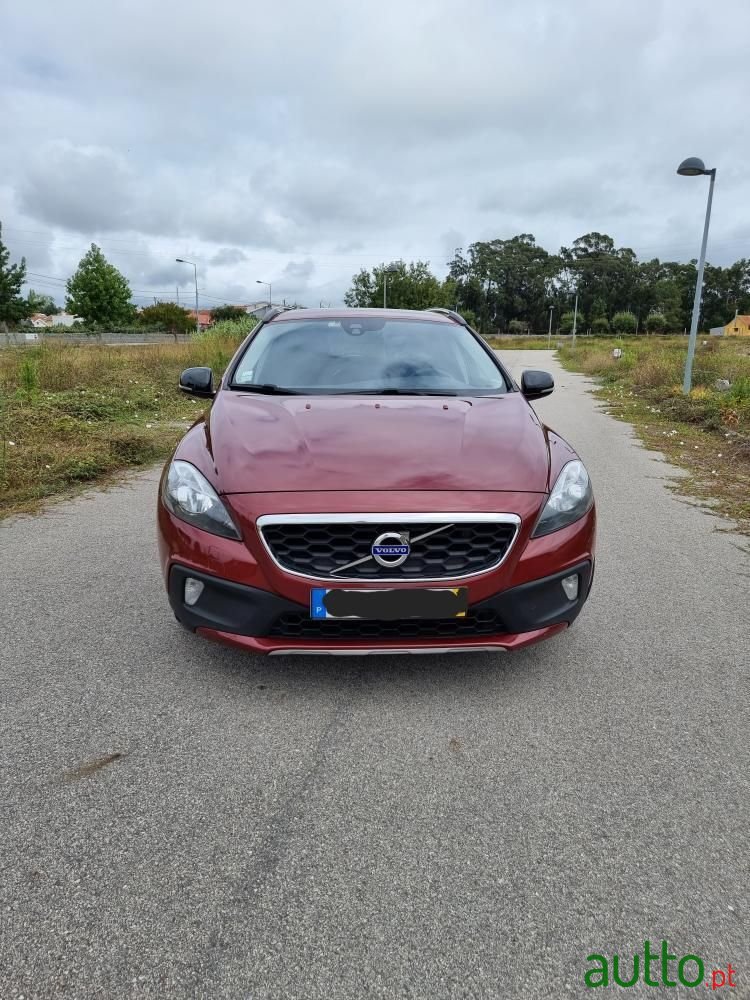 2014' Volvo V40 Cross Country photo #4