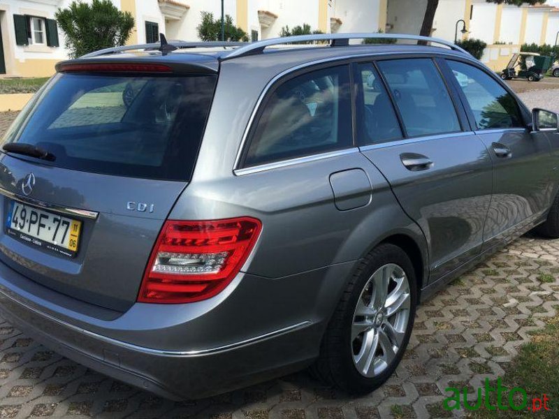 2011' Mercedes-Benz C-200 photo #2