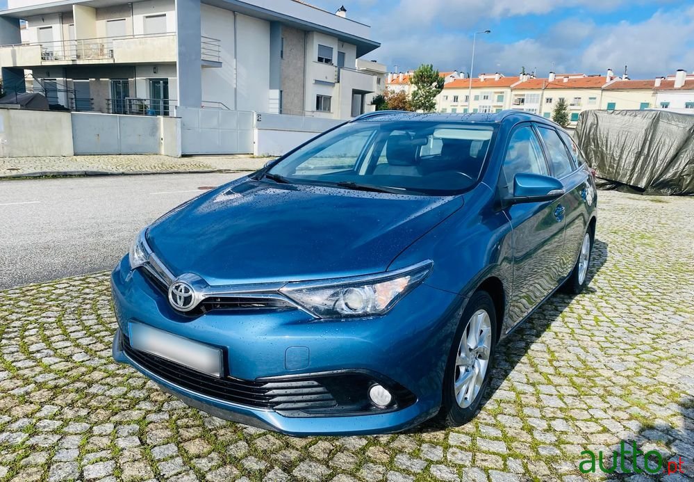 2016' Toyota Auris Touring Sports photo #1