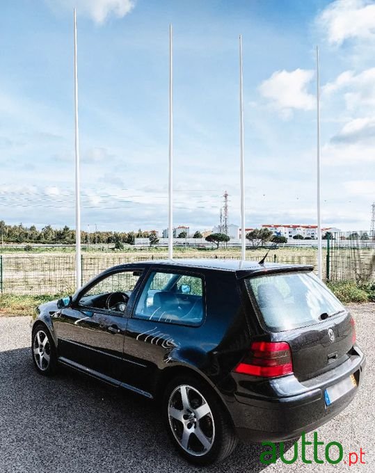 2001' Volkswagen Golf photo #2