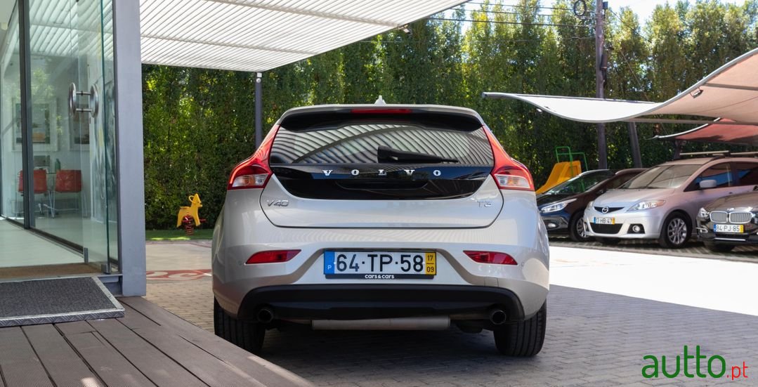 2017' Volvo V40 photo #3