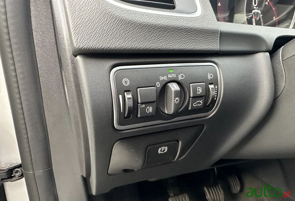2018' Volvo V60 2.0 D2 Kinetic photo #4