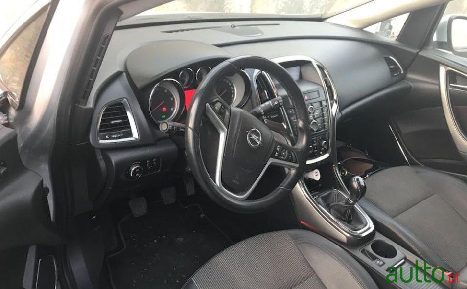 2010' Opel Astra Cosmos photo #1