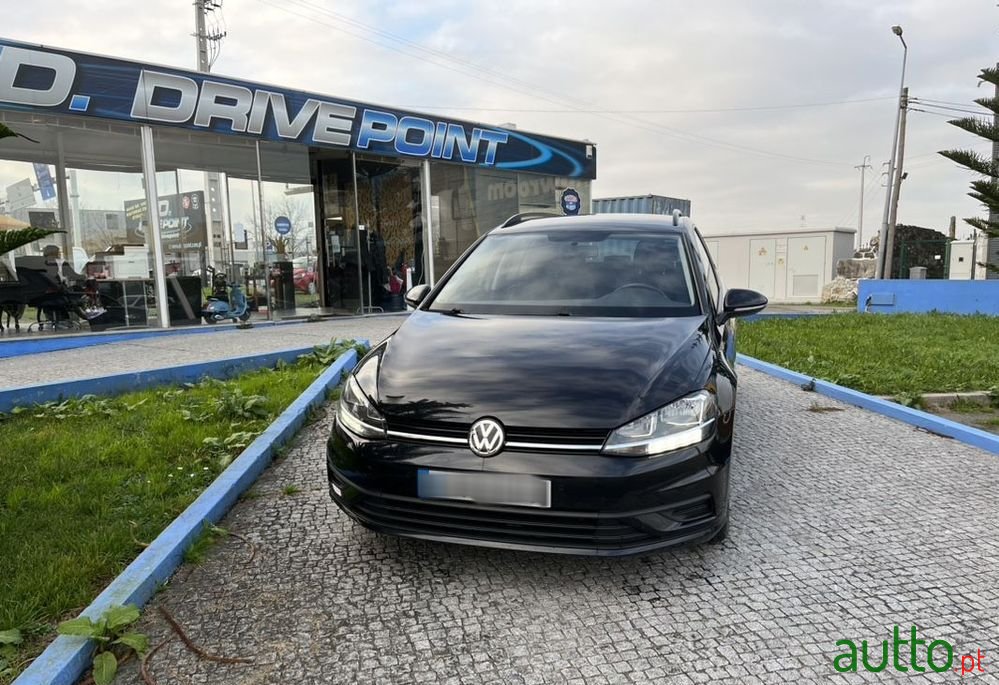 2018' Volkswagen Golf Variant photo #3