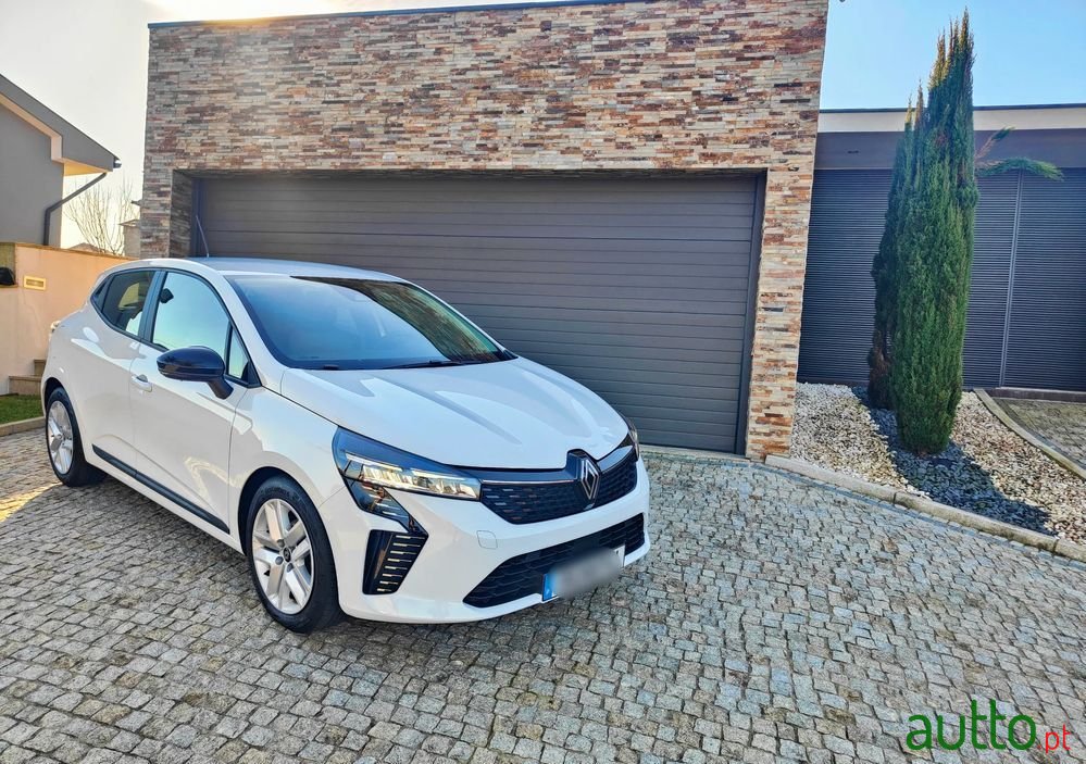 2024' Renault Clio photo #1
