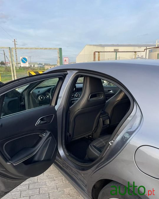 2015' Mercedes-Benz 180 photo #6