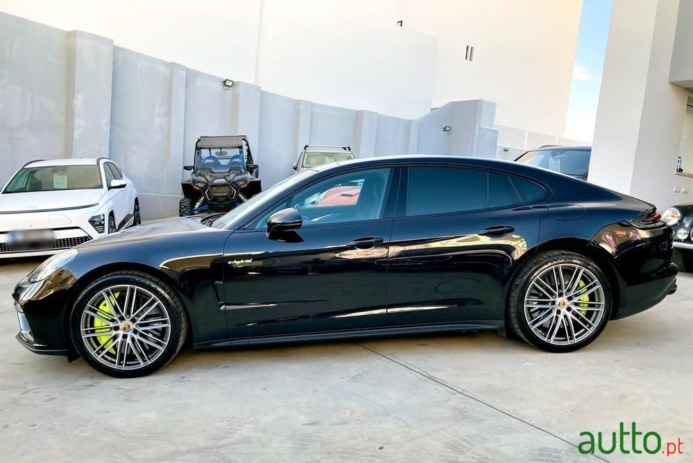 2019' Porsche Panamera Turbo S E-Hybrid photo #6