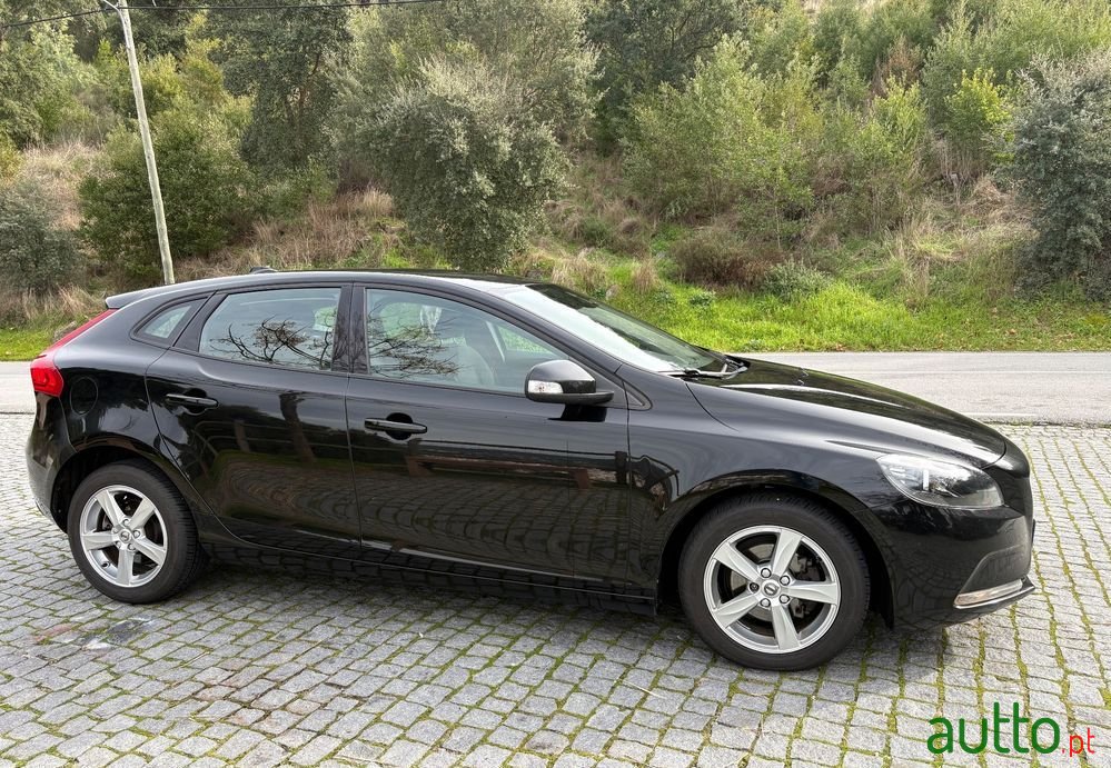 2016' Volvo V40 2.0 D2 Momentum Eco photo #6