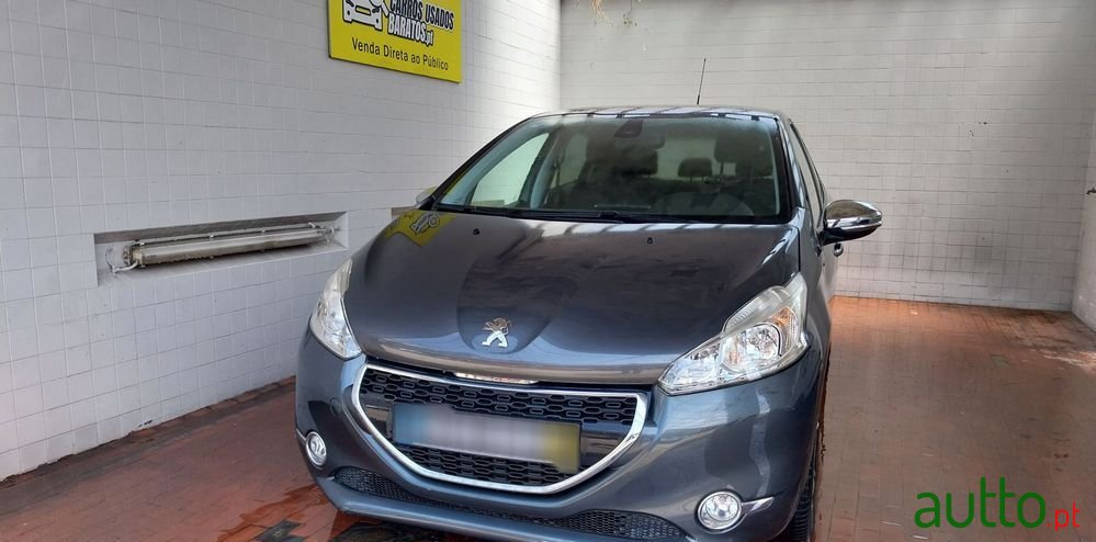 2015' Peugeot 208 photo #1