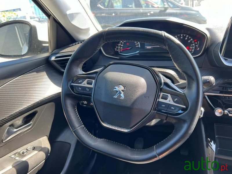 2020' Peugeot 208 photo #6