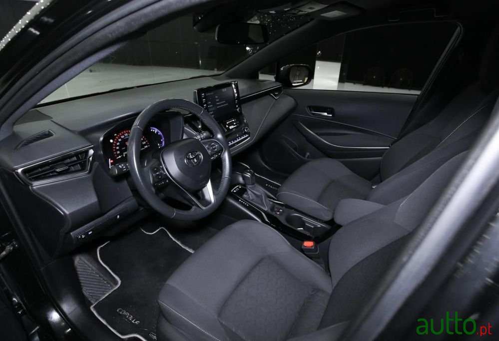 2021' Toyota Corolla Touring Sports photo #6