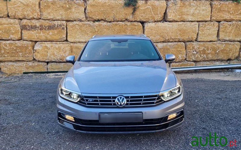 2018' Volkswagen Passat Variant photo #2