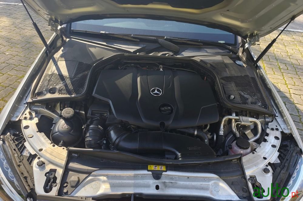 2017' Mercedes-Benz Classe C photo #6