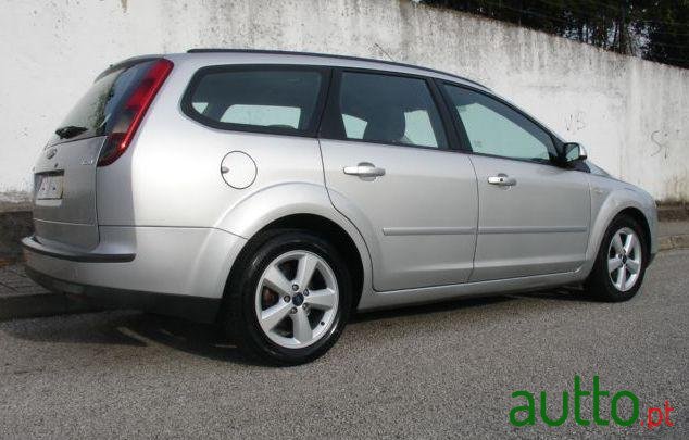 2007' Ford Focus Sw photo #2