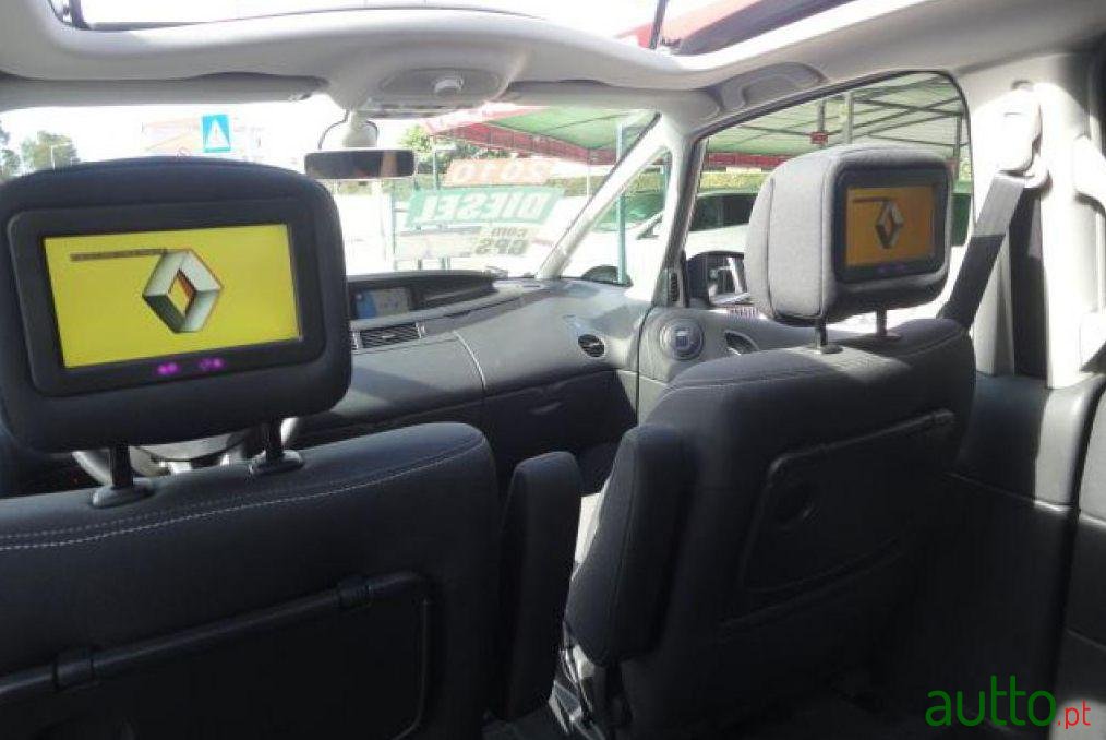 2010' Renault Grand Espace Initiale 2.0 dCi photo #2