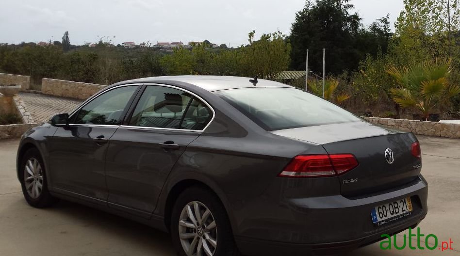 2015' Volkswagen Passat photo #3