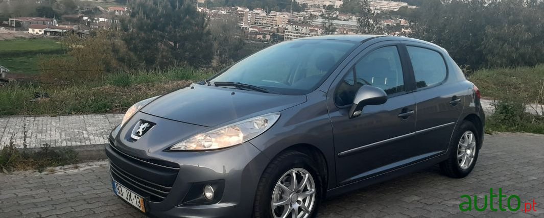 2015' Peugeot 208 photo #2