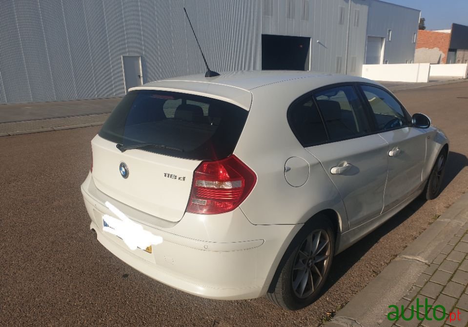 2011' BMW 118 photo #2