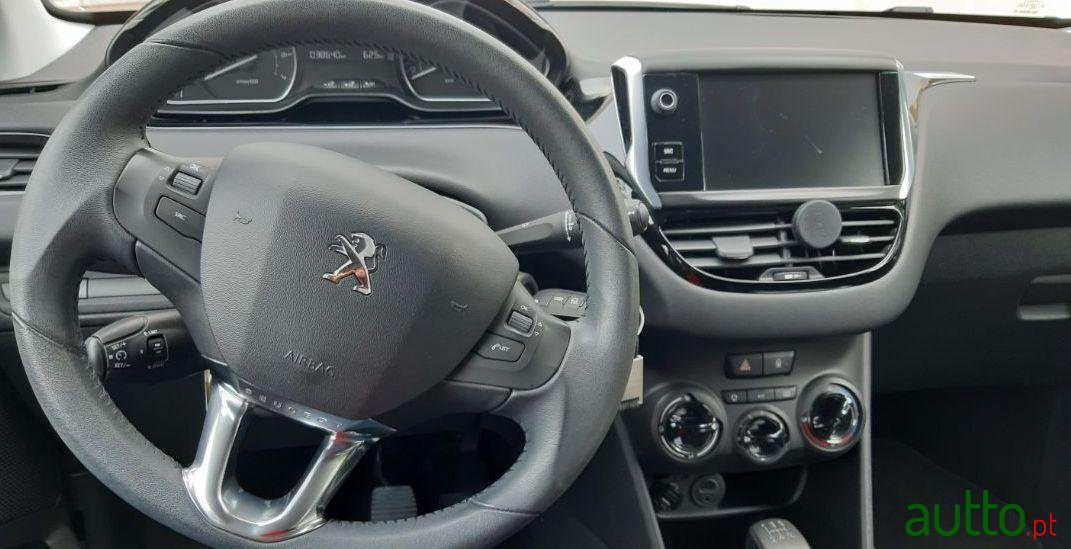 2016' Peugeot 208 photo #1