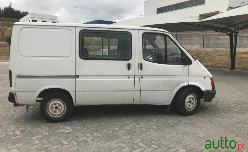 1990' Ford Transit 7 Lugares photo #3