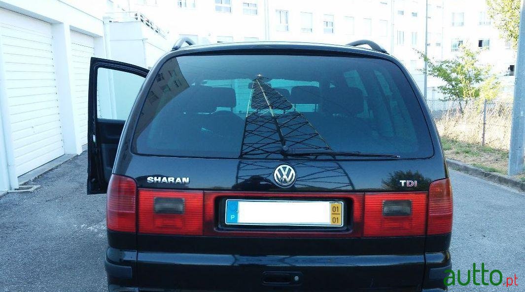 2001' Volkswagen Sharan photo #1