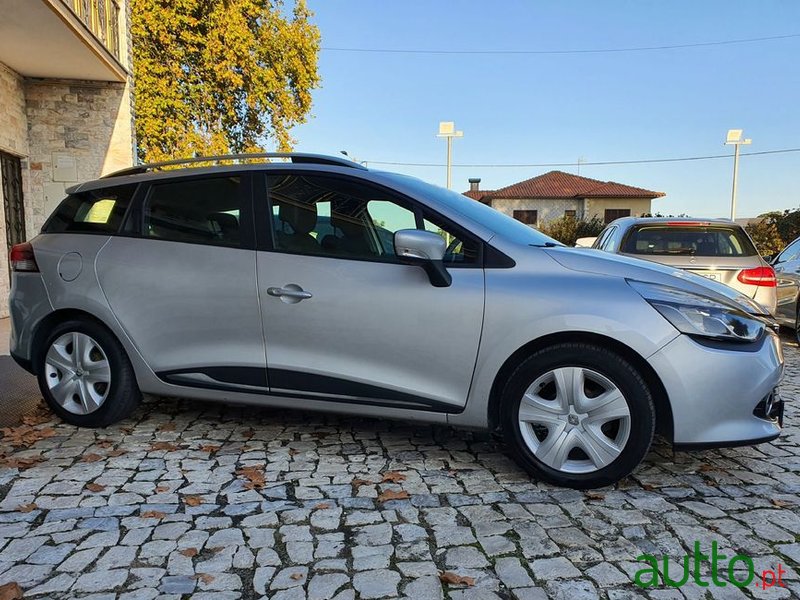 2016' Renault Clio Sport Tourer photo #5