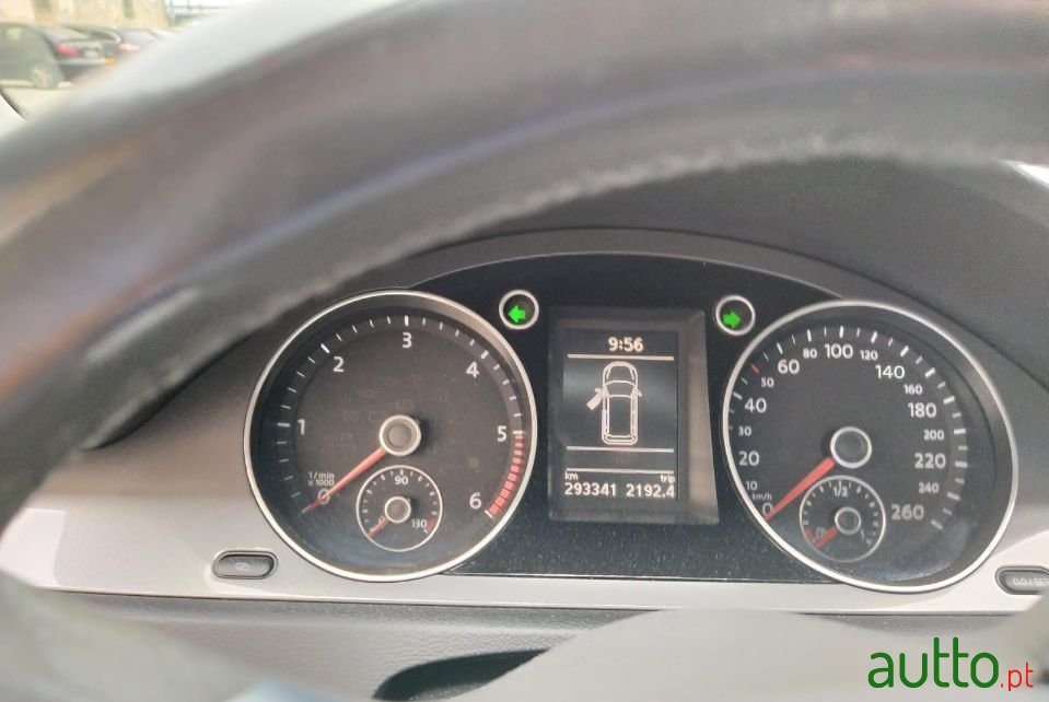 2010' Volkswagen Passat photo #6