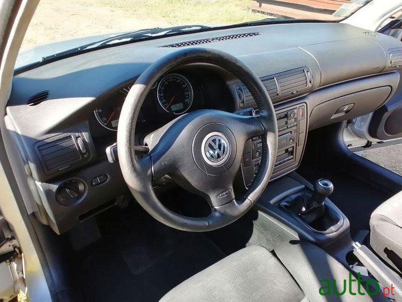 2000' Volkswagen Passat 1.9 Tdi Trendline photo #1