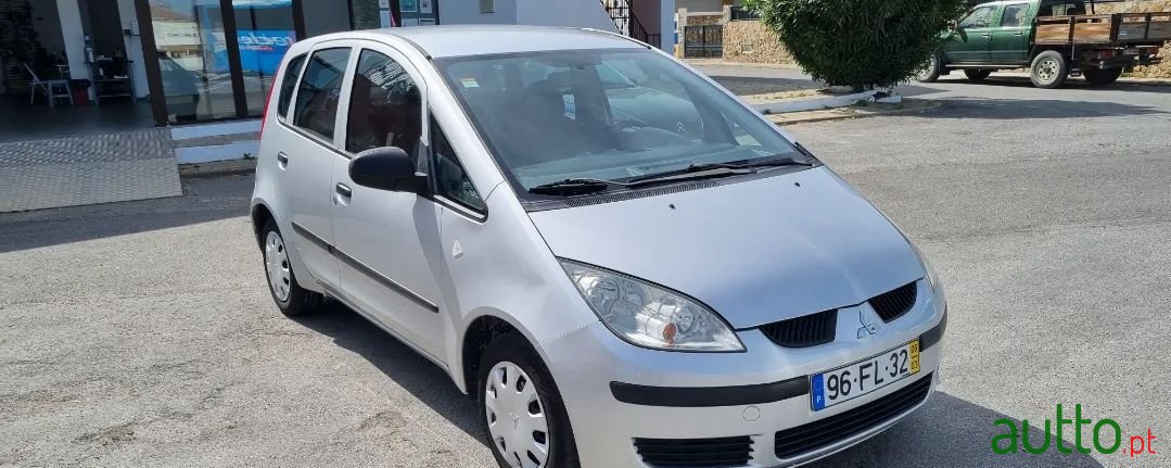 2008' Mitsubishi Colt photo #3