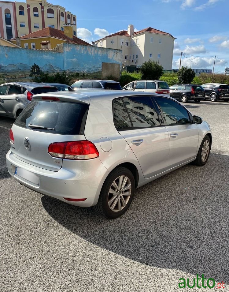 2011' Volkswagen Golf photo #4