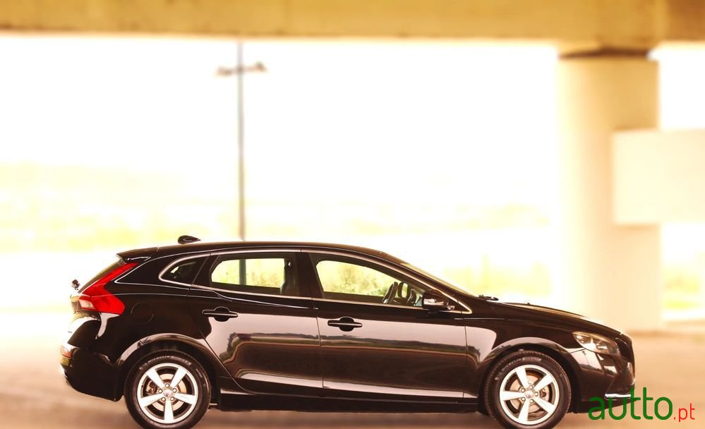 2012' Volvo V40 photo #5