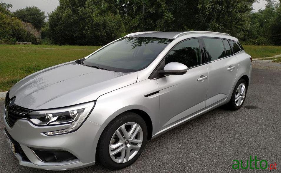 2017' Renault Megane Sport Tourer photo #2