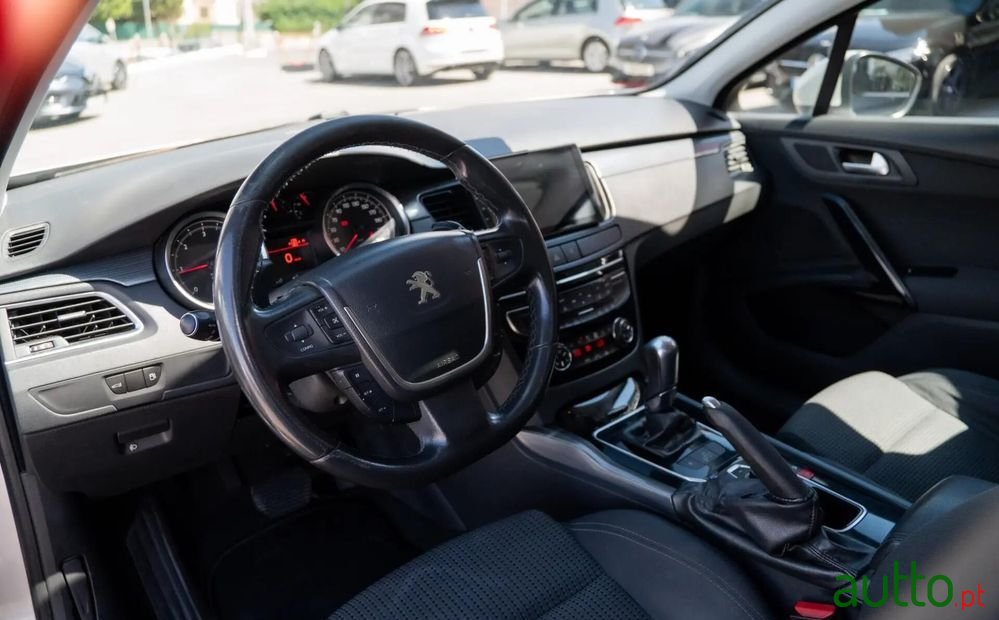 2011' Peugeot 508 Sw photo #2