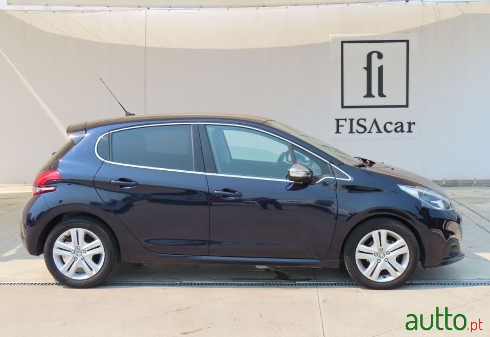 2018' Peugeot 208 photo #2