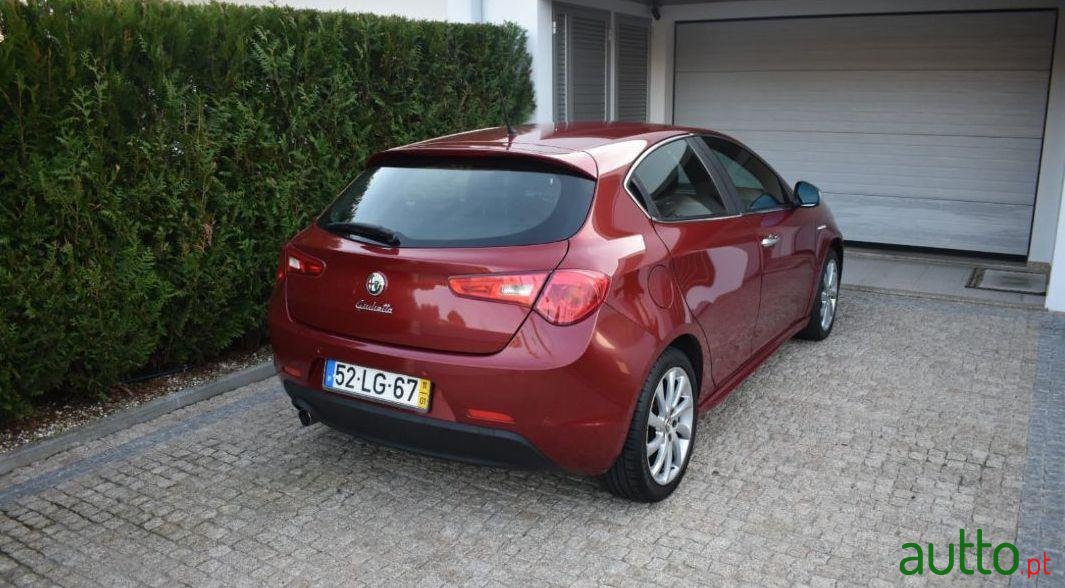 2011' Alfa Romeo Giulietta Distintive photo #3